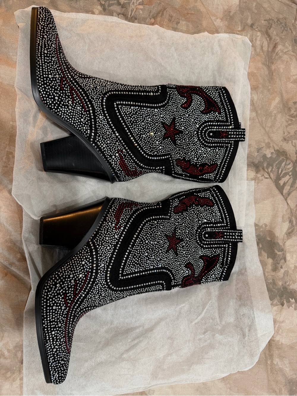Azalea Wang Black Heeled Western Ankle Boots with Red Star Accents